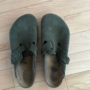 Birkenstock Boston Clogs in Green Suede (Size 43)